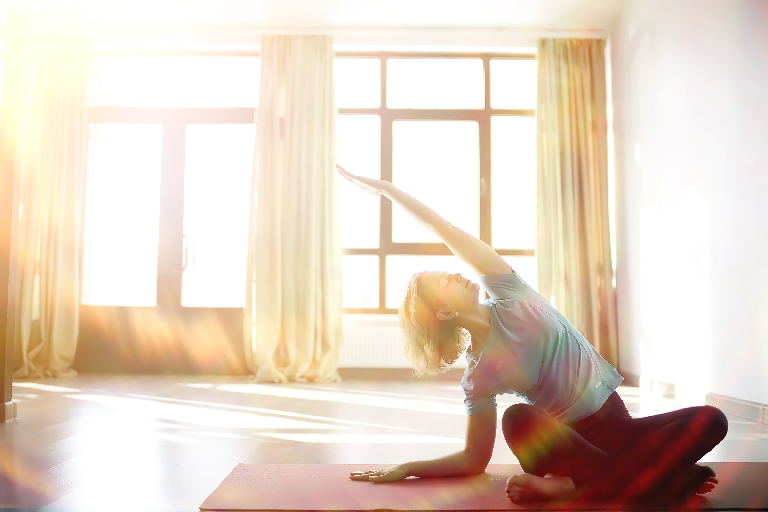 Frau beim Pilates